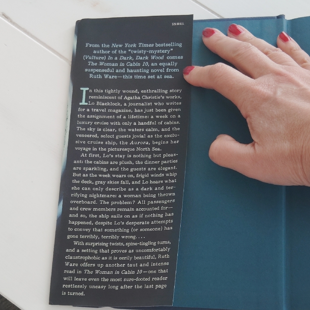 The Woman in Cabin 10 Book - Picture 4 of 6